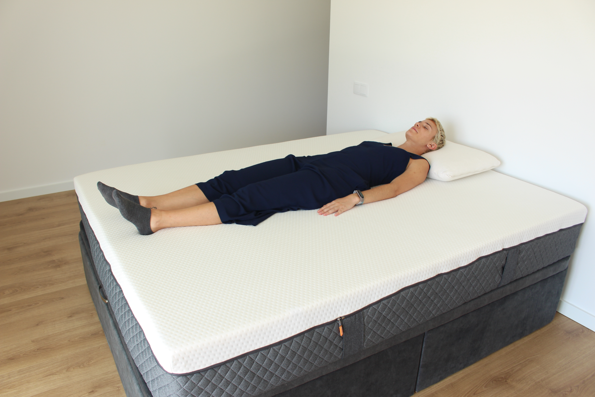 Dormir de bruços no Emma Hybrid